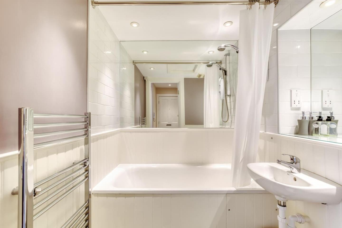 West Port - 2Br In The Heart Of The Old Town Just Off The Grassmarket Edinburgh Ngoại thất bức ảnh