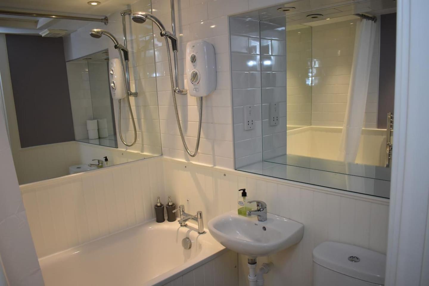 West Port - 2Br In The Heart Of The Old Town Just Off The Grassmarket Edinburgh Ngoại thất bức ảnh